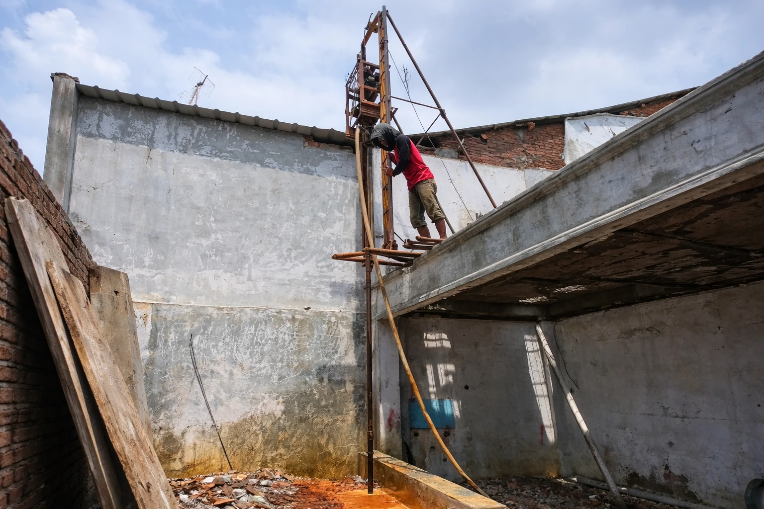 Pekerjaan mini pile rumah gang sempit Jakarta